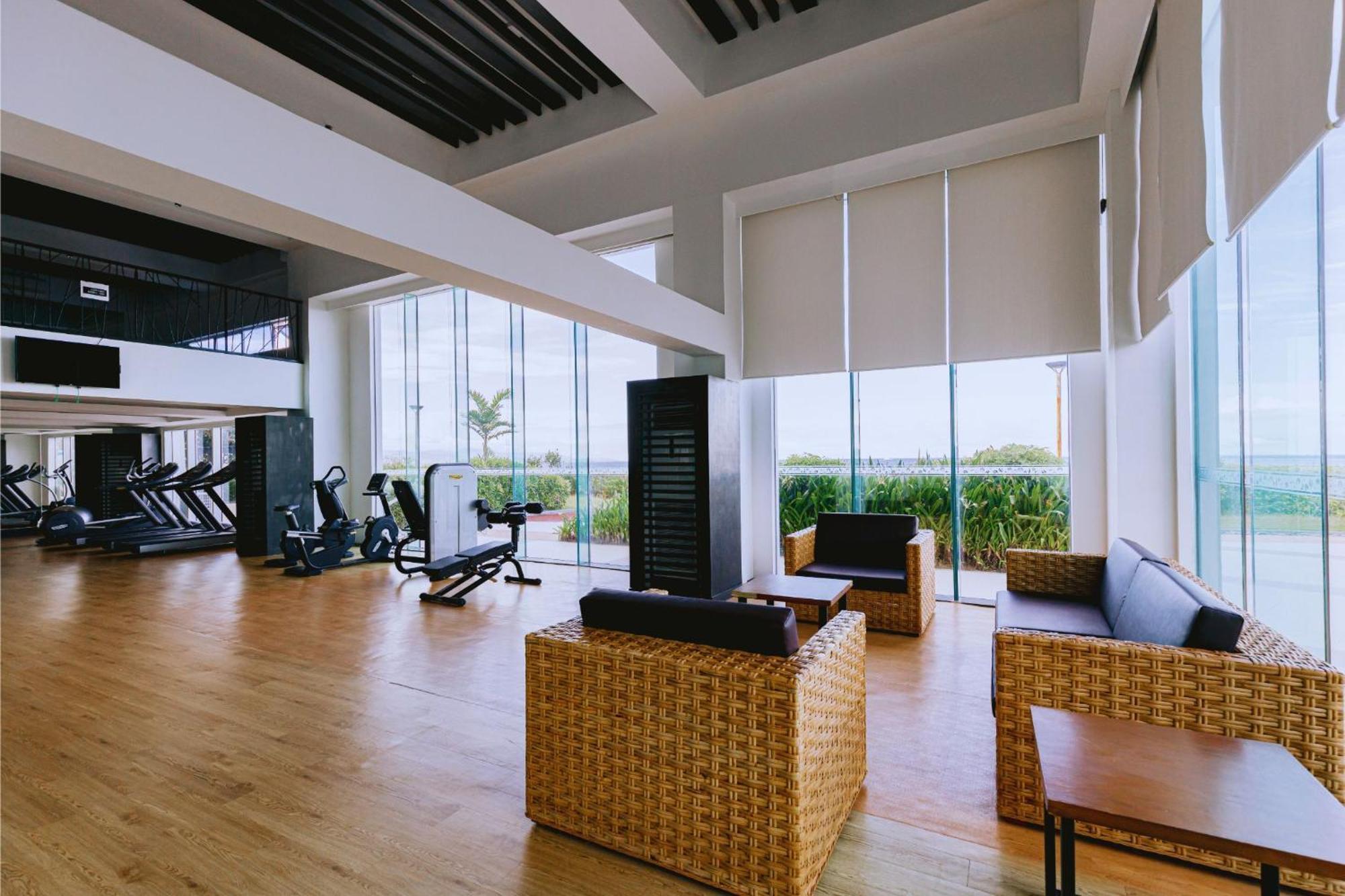 Arterra Seaview Resort มักตัน ภายนอก รูปภาพ