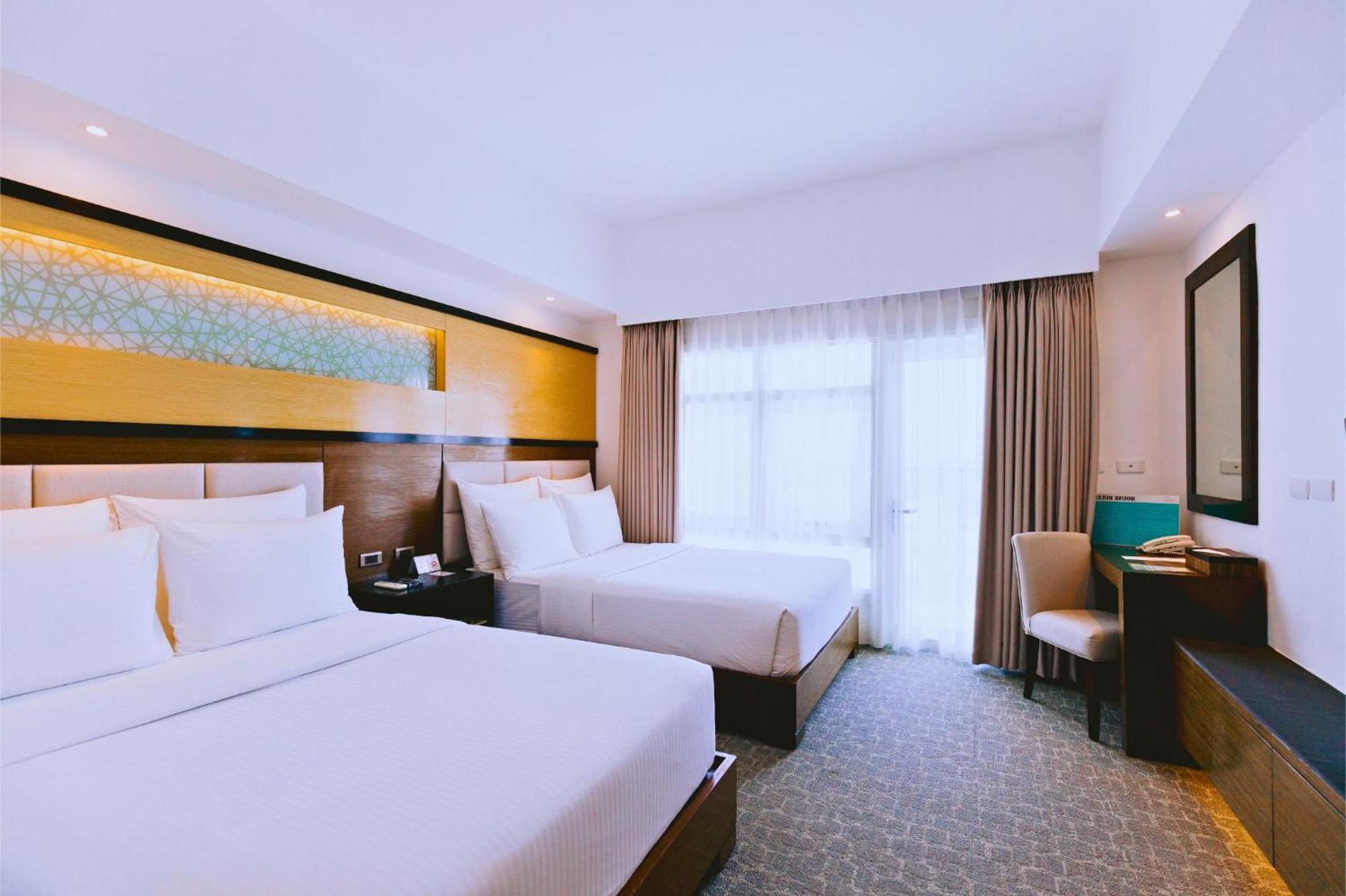 Arterra Seaview Resort มักตัน ภายนอก รูปภาพ