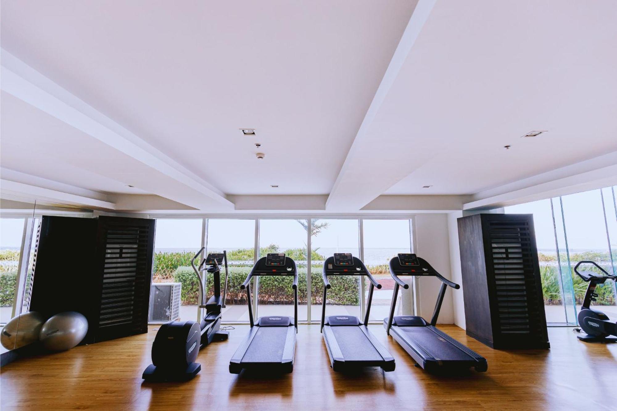 Arterra Seaview Resort มักตัน ภายนอก รูปภาพ