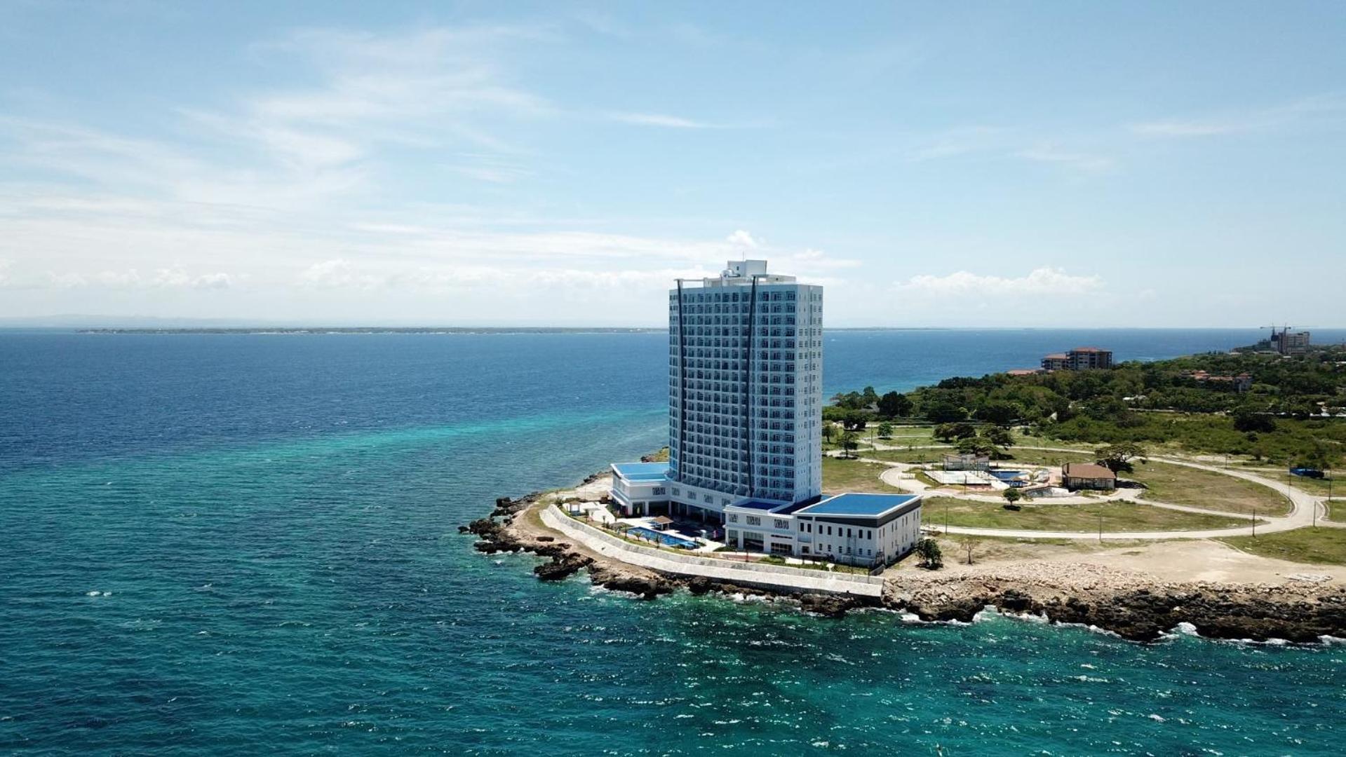 Arterra Seaview Resort มักตัน ภายนอก รูปภาพ