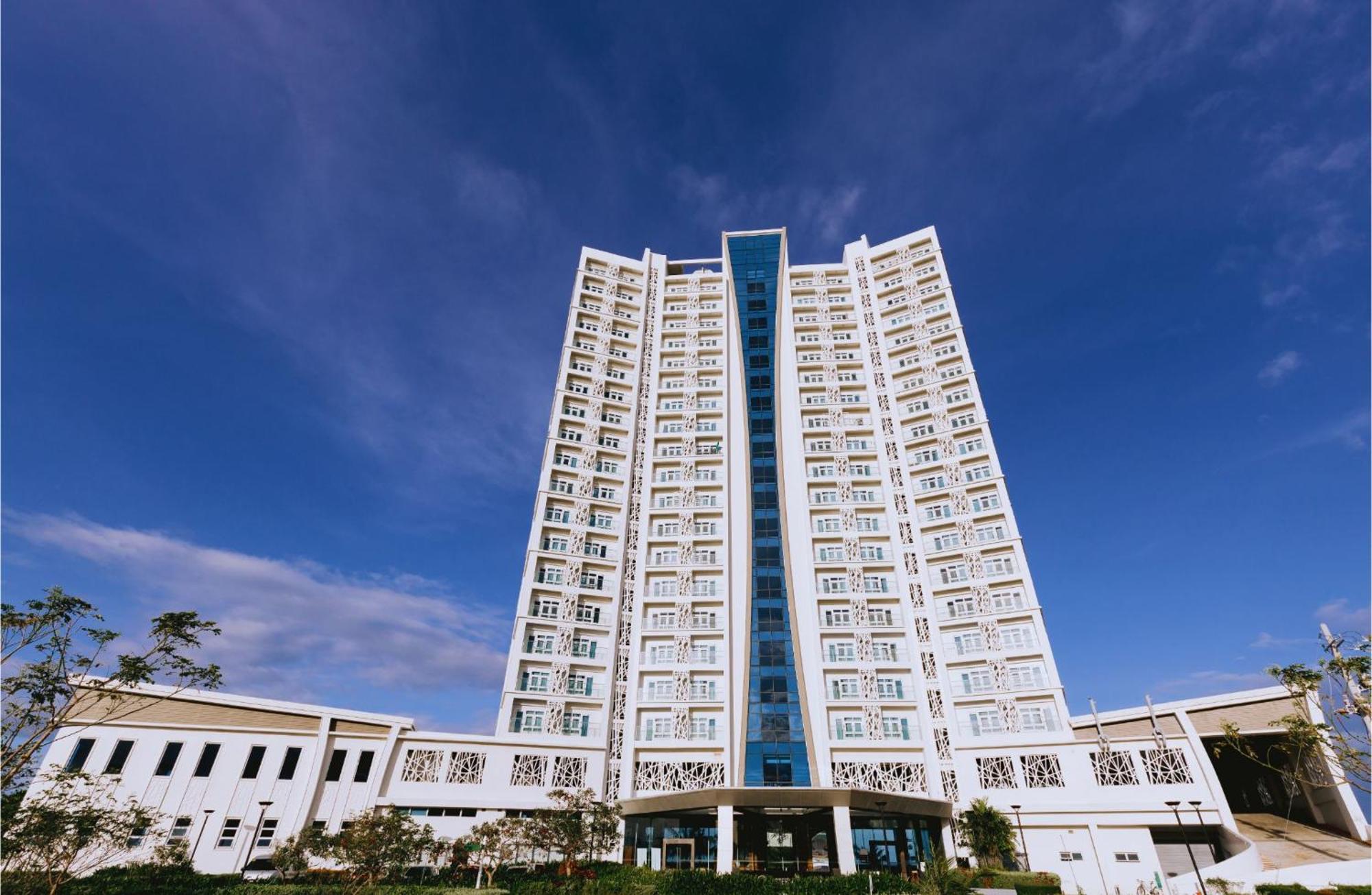 Arterra Seaview Resort มักตัน ภายนอก รูปภาพ
