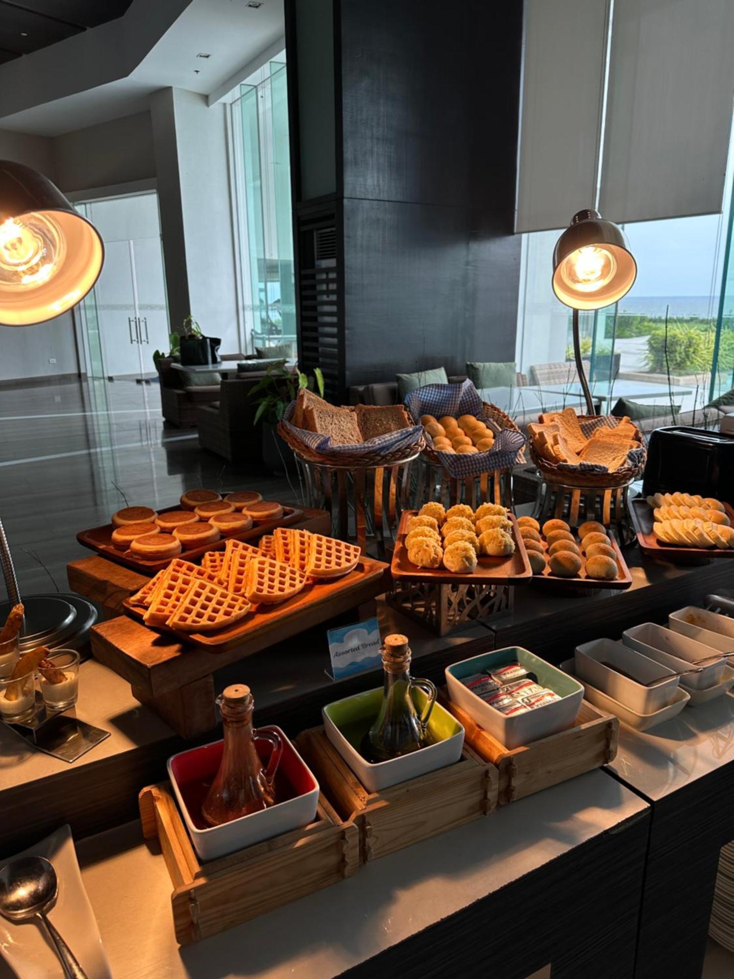 Arterra Seaview Resort มักตัน ภายนอก รูปภาพ